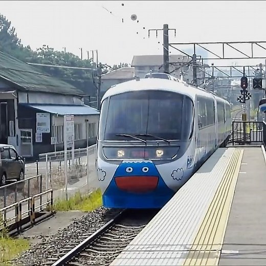 富士山麓電気鉄道8000系「フジサン特急」