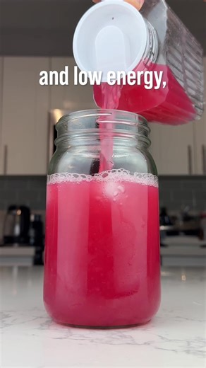 The best natural homemade sports drink, my pomegranate flavour! Stay hydrated with all of your workouts, and you can even make a large batch for the entire week!👇🏼 - • 1 cup pomegranate, juiced • 2 cups coconut water ( I use @Rubicon Exotic ) • 1 lemon, squeezed • 2 tsp honey • 1/2 tsp sea salt - Directions: • crush juice from pomegranate, then add all ingredients to a large cup/jar. shake well and strain out seeds. - - #recipe #juice #drink #hydration #healthy