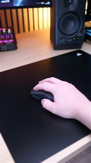 Advertisement | The new glass mousepad from Corsair 😱 @CORSAIR Germany #mousepad #glasspad #gaming