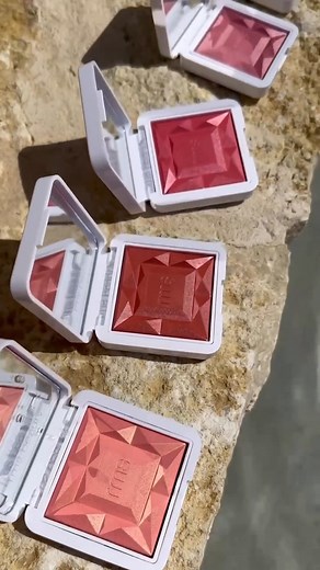 3 New Ways to Dew You. New light-as-air shades. Same dewy shine that lasts. ReDimension Blush highlights cheekbones infusing skin with multi-dimensional life in a clean color rush that’ll make you, well, blush. 🥰 ✨New! Crystal Slipper: A sunkissed buff ✨New! Bohemian Girl: A 70’s peach ✨New! Kir Royale: A mauve surprise ✨Hanky Panky: a playfully iridescent magenta plum ✨Pomegranate Fizz: a sunny, effervescent red-pink ✨Sangria: a golden-spiced ruby rose ✨French Rosé: an innocent pink ✨Maiden’s 