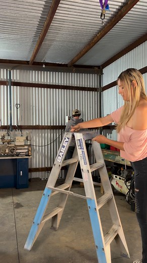 123K views · 926 reactions | A little distraction when working isn’t always a bad thing… Sometimes taking your mind off things for a few minutes helps clear your head and can lead to increased productivity in the long run. #LikeFollowShare #viral #explore #fypシ゚viralシ #fypシ゚ #boost #goviral | Theogcfc | Facebook