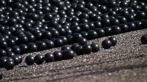 'Shade balls' used to conserve water in Los Angeles