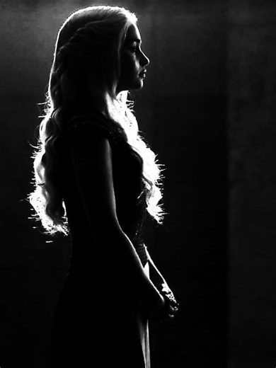 𝜗ৎ ; #DAENERYS ughh im sorry guys but for some reason the flashes aren't showing up correctly on my phone when i post this & idk how to fix it!..🥲 rainbow thing on the loop & twixtor is by ebontics :) #daenerystargaryen #daenerysstormbornedit #daenerystargaryenedit #gameofthronesedit #got #asoiaf #aftereffects #ae2025 #motherofdragons #khaleesi #emilaclarke #princessofdragonstone