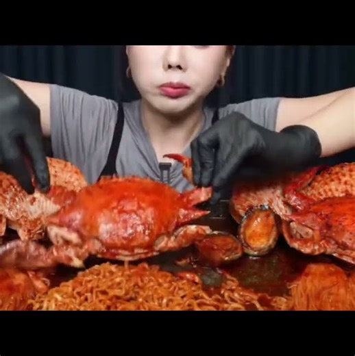 Mukbang spicy seafood boil (Yt. Ssoyoung) #mukbang #ssoyoung #eating #mushroom #spicyseafoodasmr
