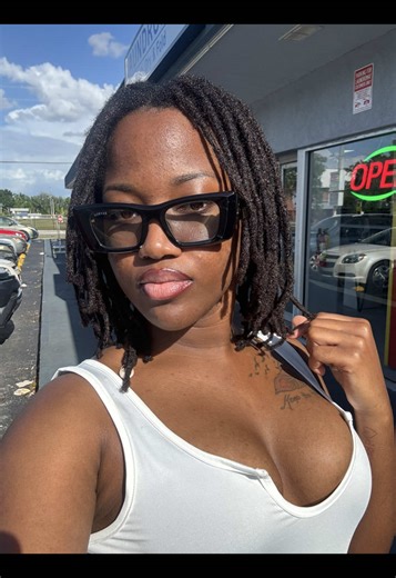 In today’s video, I’m taking you guys with me to get my eyebrows microbladed in Miramar, FL by @lewabrowsmicroblading 🤍 My brow tech Sherry did her thing, okay!! Overall experience? 10/10 ⭐️ Yes, the wait was a little long, BUT it was absolutely worth it. The results came out so clean and natural 😍 Pain level: 7/10 😬 Not gonna lie, you’ll feel it—but the end result makes it ALL worth it! If you’ve been thinking about getting your brows done, I highly recommend checking them out 💕 ⸻ 💌 Don’t 