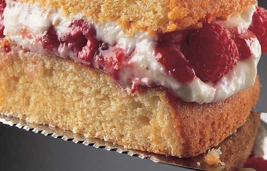 All-in-one Sponge Cake with Raspberry and Mascarpone Cream