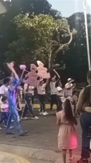 # a ella le gusta la gasolina ⛽