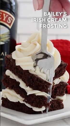 Bailey’s Irish Cream Buttercream Frosting (Perfect for Chocolate Cake)