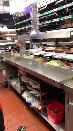 This is how a whopper is made 🍔 #fyp #whopper #stimulus #burgerking | how to slice onions for burger