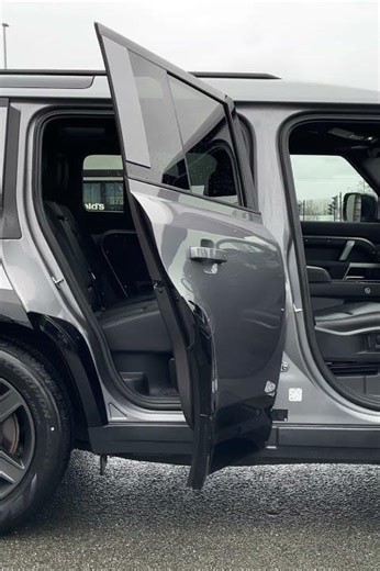 Hybrid Power: Defender 110 P400e X-Dynamic SE in Eiger Grey