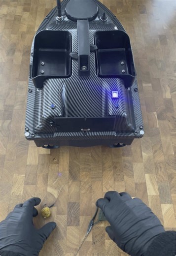 Optimiere dein Futterboot 🚤 🧐 #fishing #fishinglife #fishingtips #fisherman #gofishing #fishingtiktoks #hook #tips #fishingtime#fishingboat #fishingbait#futterboot#chinaboot#bait #boatman Werbung