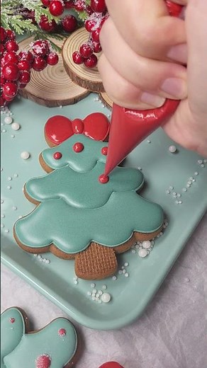 Decorating a Christmas Tree Cookie with Royal Icing 🎄✨ Step-by-Step Cookie Decorating