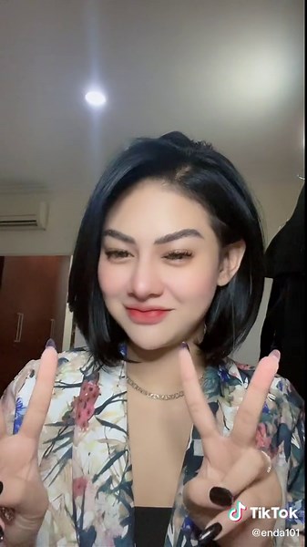 Stylish Hand Gestures for Everyday Communication