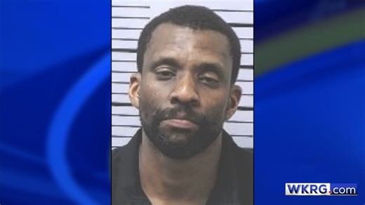 Mobile man accused of domestic violence after allegedly barricading himself, others in home | WKRG.com