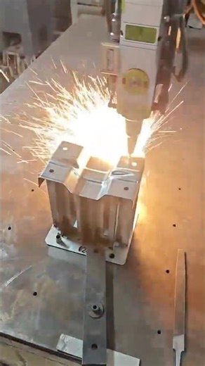 Three-dimensional five-axis cutting enables cutting without blind spots.#cnc #cncmill #laser