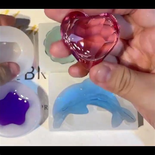 These Colourful Resin Crystal Hearts Are Addictive #satisfying #diy #resin
