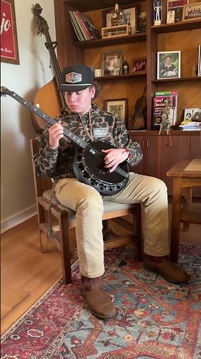 15-Year-Old Left-Handed Banjo Player Tears It Up | Deering Blackgrass Special