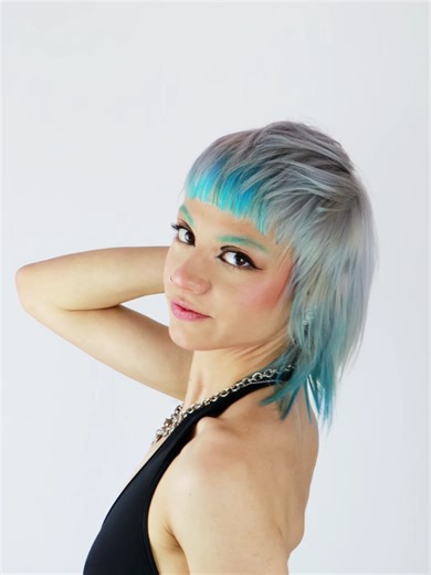 Esta transformación lo cambia todo 👀✨ falsa raíz en Black 🖤 contouring en Baby Blue 💙 y acabado Silver 🩶 Color, dimensión y brillo… en un solo look. #yunseyprofessional #hairtok #bluehair