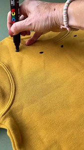 168K views · 36K reactions | Bees in 5 stitches, using paint pens ...