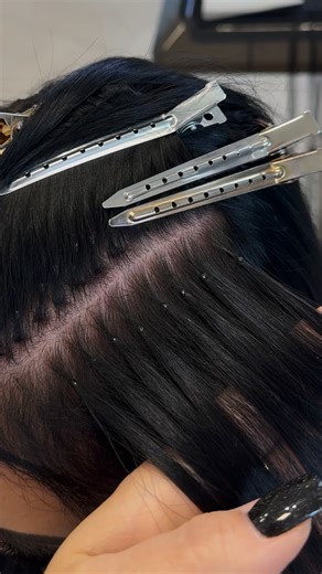 HAIR EXTENSION EXPERT | VOSSELAAR | 🇵🇱🇧🇪🇬🇧 on Instagram: "✨ Modern hair extension methods that guarantee 100% satisfaction and comfort. As keratin extension experts, we offer the smallest keratin bonds in Belgium — ultra-durable, discreet, and completely safe for your natural hair 🤍 During your first visit, we carefully select the color, texture, and length of your extensions. Every 3 months, we perform professional maintenance appointments to refresh and lift the bonds ✨ Depending on the