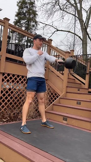 YOU’VE GOT OPTIONS Whether you have a gym membership, a home gym, or neither, investing in some simple home equipment can UNLOCK your consistency and progress. I particularly like these two options - kettlebells, and the @lebertfitness equalizer bars - because they are versatile, affordable, and don’t take up much space. The workout: 4 rounds: SH swings (10/arm) Overhead press (6/arm) 4 rounds: Inverted rows (12) Equalizer push-ups (15) Offset reverse lunge knee drive (8/side) Bonus: 4x 10 jump 