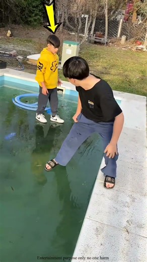 Ice swimming pool testing 🤣