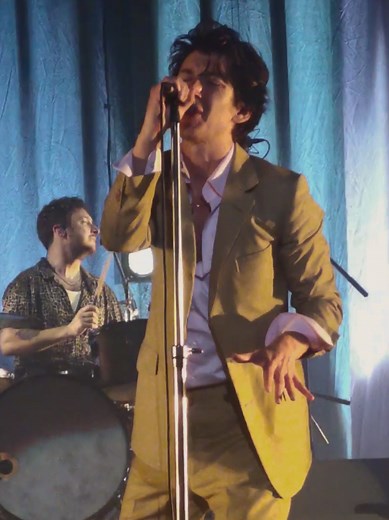 Arctic Monkeys Perform Fireside Live Session