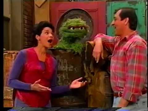 Sesame Street - "English & Spanish Words In Me"