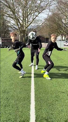 Luis vs Piet: Who Gets It First👀⚽🧤 #gripmode #goalkeeper #football