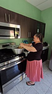 132K views · 3.9K reactions | La niña Mary preparando una sopa de Gallina India en El Salvador Rancho SOL DEL MAR | Isa Adventures | Facebook
