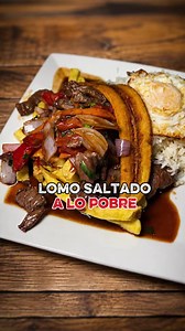 🥩🔥 Así servimos nuestro irresistible Lomo Saltado a lo Pobre, preparado al momento con carne jugosa, papas doradas, arroz graneado, huevo frito y plátano maduro. ¡Un clásico peruano que conquista en cada bocado! 😋🇵🇪 📲 Pedidos y reservas: 939 606 743 📱 WhatsApp: wa.link/bfto9x 🚚 Delivery disponible 🍽️ Disfrútalo en un ambiente ideal para compartir con tu familia y amigos. 🔥 ¡Ven a probar el auténtico sabor peruano en Brasas del Centro! #BrasasDelCentro #LomoSaltado #LomoSaltadoALoPobre