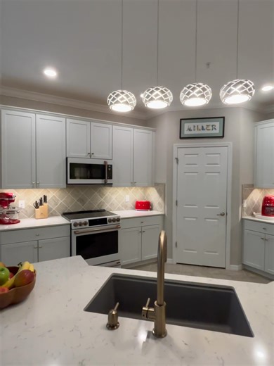 🏡 OPEN HOUSE WEEKEND | FORT MYERS (55 ) Looking for resort-style living with space, privacy, and amenities? Come tour this beautiful Pelican Preserve carriage home this weekend 👀✨ 📍 10505 Casella Way #202 | Fort Myers ⏰ SATURDAY 12–3 & SUNDAY 12–3 ✨ Why you’ll love it: • 3 bedrooms den • Private elevator 🚪 • 2-car garage • Peaceful preserve views 🌿 • Bright, open layout Pelican Preserve offers golf, pickleball, tennis, fitness center, dining, scenic trails, and nonstop social activities — o
