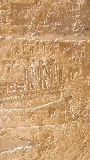 🔥 Ever wondered how the massive stones of the Great Pyramid reached Giza? The building materials came from different quarries: 🏜️ Local Giza limestone formed most of the core. ⚪ Fine white Tura limestone created the smooth outer casing. 🪨 Granite from Aswan, 900 km away, was used in the King’s Chamber and inner structures. 🚤 Transport was the real genius: during the Nile flood, boats carried these heavy stones through canals and harbors right up to the pyramid plateau. The Diary of Merer eve