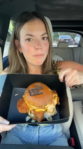 18K views · 373 reactions | Now THAT is a chicken sandwich and then some  @clutchcitycluckers . . . #tampa #tampabay #friedchicken #mukbang #hotchicken #chickenwings #tampafood #foodreview #reels | Mandy | Facebook