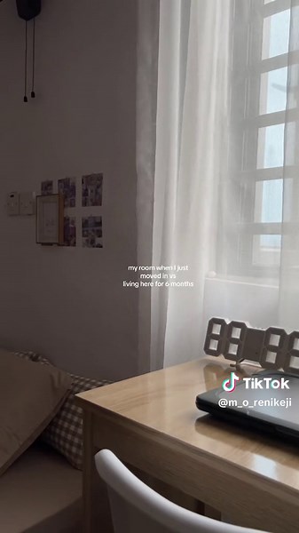 my room’s pretty small so i tried to keep things minimal. How did i do?🙃 the full video of my room makeover is up on Youtube and its linked in bioh. Thanks sm💗