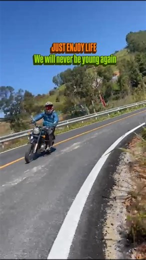 Phu Chi Fa Scenic Loop – Royal Enfield Motorcycle Tour Thailand ☕️🍓
