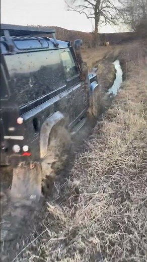 Old Toyota Land Cruiser vs Old Land Rover Defender 3 - Off-Road