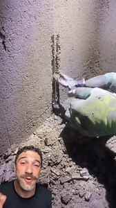 162K views · 584 reactions | Esse sim que é um truque de um pedreiro profissional,ja tinha pensado em fazer isso para não quebrar a parede depois do reboco ja pronto? | Dicasparavoceaqui | Facebook