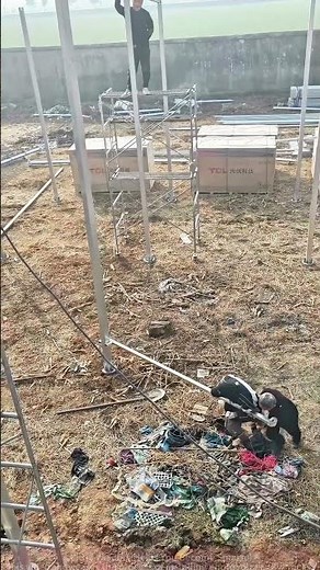 PV Installation Site: Workers Collaborate in the Air and on the Ground!