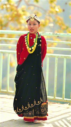 Stunning Fashion Moments with Niza: A Rising Star