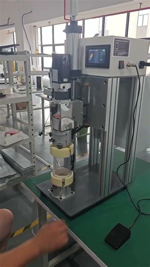 Bottle auto twisting machine, cap assembly machine, automatic bottle cap tightening machine #factory
