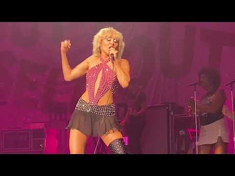 Miley Cyrus: Plastic Hearts [Live 4K] (Summerfest 2021 - Milwaukee, Wisconsin - September 17, 2021)