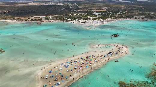 Vista aérea de un dron: descubre las playas más coloridas del mundo