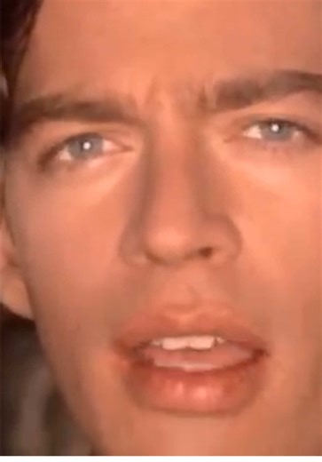 hope this song brings you a little Christmas joy today. wishing you all a merry christmas from my family to yours 🎄