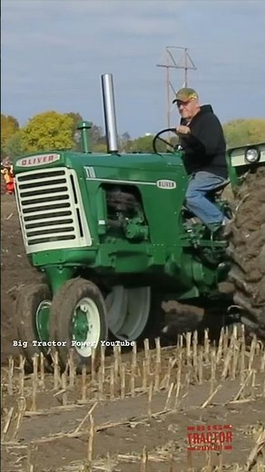 OLIVER 770 Tractor Plowing #bigtractorpower #olivertractor #agco #agriculture #tractor