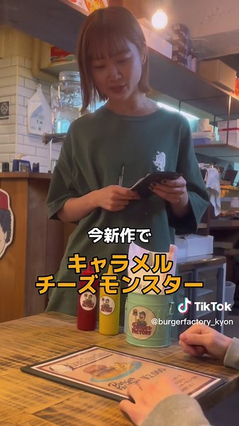 【看板娘の鬼接客】お客さんからのナンパスルーしてみた #看板娘 #ナンパ撃退 #バーガー