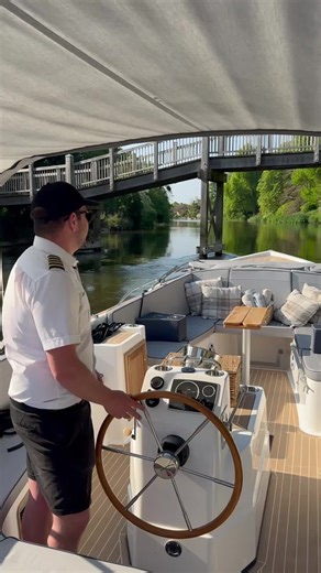 Picnic season is approaching… Here’s our skipper Will’s favourite spot 🌿🍓 #RiverThames #BoatTrip #Buckinghamshire #Berkshire #DaysOut #FamilyDaysOut