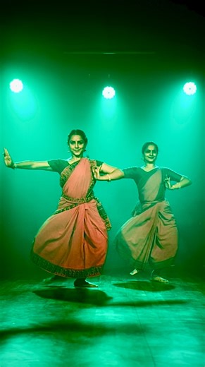 Varsha Raviprakash on Instagram: "A little late to the trend… but when it’s Uppi sir’s song, it’s never too late to groove! Choreography: @navyabhat_ Song: Coolie film #kokki #coolie #upendra #uppi #bharathanatyam #classicaldance #swaravi #classical #dance #visualpoetry #tharathakadimi"