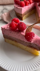 Marzipan cake with silky smooth chocolate mousse and creamy raspberry mousse🍫💖🍰 So good and very popular on my blog!! It’s a perfect dessert for New Years Eve💫 Go get the recipe on my blog - link in bio #moussecake #moussekage #hindbærmousse #chokolademousse #nytårsdessert | Frederikke Wærens - Food & Cake inspiration