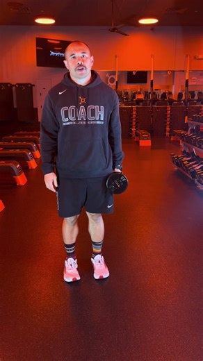 Goblet alternating forward lunge with torso rotation #otf #coach #otfcoach #orangetheory #orangetheorycoach #lunge #obliques #forwardlunge #reverselunge